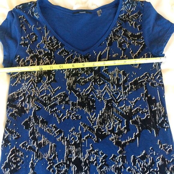 Tahari T-shirt with Foil print design - Picture 8 of 10